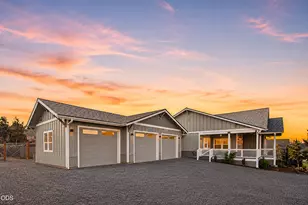 3957 NW 39th Dr, Redmond, OR 97756 - Photo 2
