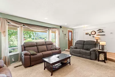 4050 Dark Hollow Road, Medford, OR 97501 - Photo 10