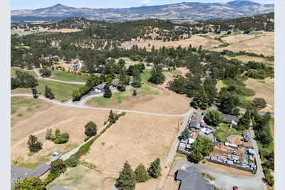 4050 Dark Hollow Road, Medford, OR 97501 - Photo 42