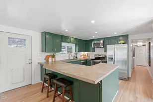 19657 Hiller Dr, Bend, OR 97702 - Photo 12