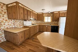 301 Freeman Rd, Central Point, OR 97502 - Photo 4