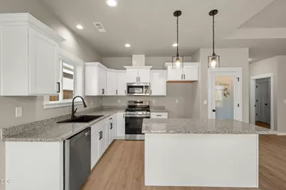 2223 Piazza Drive, Medford, OR 97501 - Photo 12