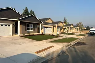 2223 Piazza Dr, Medford, OR 97501 - Photo 2