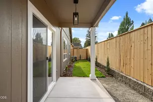 2223 Piazza Dr, Medford, OR 97501 - Photo 4