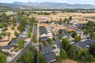 2223 Piazza Dr, Medford, OR 97501 - Photo 36