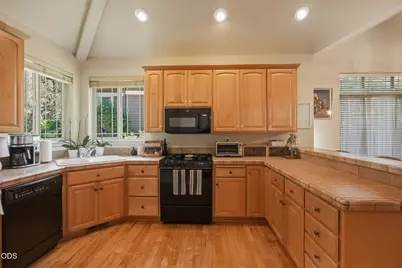 335 Mount Washington Drive, Bend, OR 97702 - Photo 4