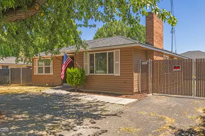 4225 Summers Lane, Klamath Falls, OR 97603 - Photo 2