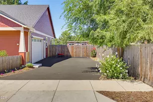 2248 Calico Ln, Medford, OR 97501 - Photo 14
