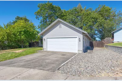 26 SW Leonard Street, Grants Pass, OR 97526 - Photo 4