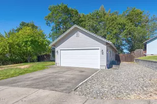 26 SW Leonard St, Grants Pass, OR 97526 - Photo 4