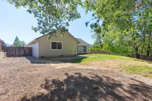 26 SW Leonard St, Grants Pass, OR 97526 - Photo 30