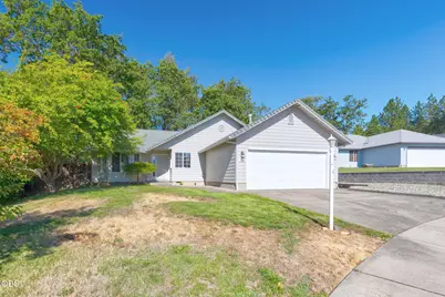 26 SW Leonard Street, Grants Pass, OR 97526 - Photo 2