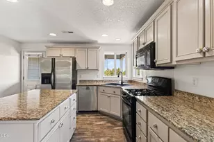 63825 Hunters Cir, Bend, OR 97701 - Photo 4