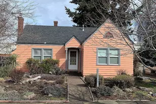 625 S Holly St, Medford, OR 97501 - Photo 2