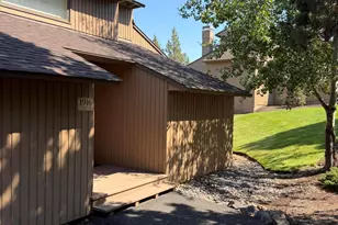1916 Redtail Hawk Dr, Redmond, OR 97756 - Photo 2