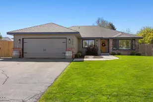 4039 Valinda Way, Klamath Falls, OR 97603 - Photo 1