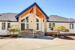 1544 Satellite Dr, Medford, OR 97504 - Photo 4