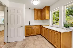 1544 Satellite Dr, Medford, OR 97504 - Photo 60
