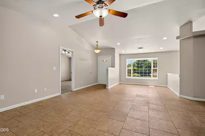 182 Justin Court, Central Point, OR 97502 - Photo 4