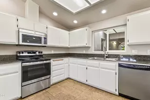 182 Justin Ct, Central Point, OR 97502 - Photo 10