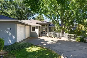900 Cypress Point Loop, Ashland, OR 97520 - Photo 2