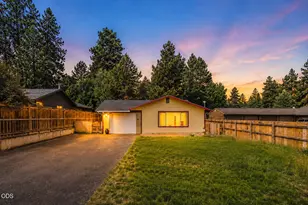 567 SE Centennial St, Bend, OR 97702 - Photo 2