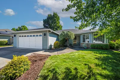 124 Meadow View Drive, Phoenix, OR 97535 - Photo 2