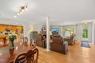 832 S 3rd St, Jacksonville, OR 97530 - Photo 8