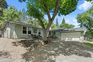 832 S 3rd St, Jacksonville, OR 97530 - Photo 40