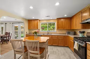 832 S 3rd St, Jacksonville, OR 97530 - Photo 10