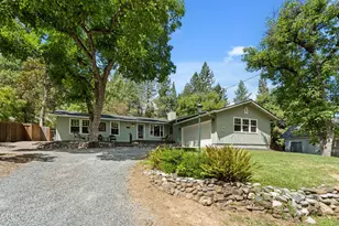 832 S 3rd St, Jacksonville, OR 97530 - Photo 4