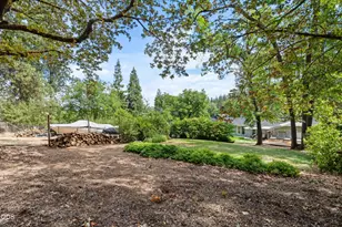832 S 3rd St, Jacksonville, OR 97530 - Photo 38