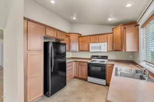 3738 SW 29th St, Redmond, OR 97756 - Photo 22