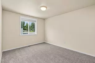 3738 SW 29th St, Redmond, OR 97756 - Photo 34