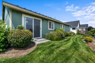 3738 SW 29th St, Redmond, OR 97756 - Photo 10