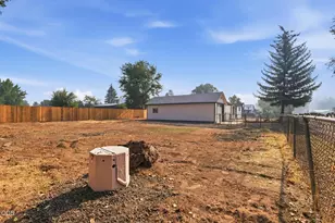 2241 SE Roadway Ln, Prineville, OR 97754 - Photo 38