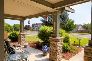2155 NW 22nd St, Redmond, OR 97756 - Photo 2