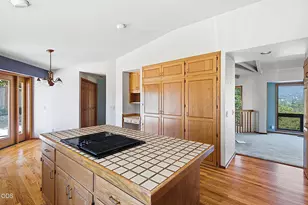 500 NW Woodson Dr, Grants Pass, OR 97526 - Photo 32