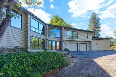 500 NW Woodson Drive, Grants Pass, OR 97526 - Photo 8