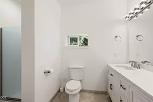 1184 Rutherford Dr, Medford, OR 97504 - Photo 32