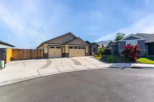 3283 Fallen Oak Dr, Medford, OR 97504 - Photo 2