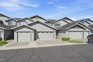 3855 Dover Ridge Dr, Medford, OR 97504 - Photo 2
