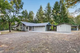 111 Sherwood Ln, Grants Pass, OR 97527 - Photo 1