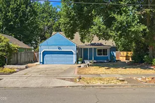 438 NE Flint St, Grants Pass, OR 97526 - Photo 1