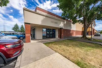 1350 Plaza Boulevard #A-B, Central Point, OR 97502 - Photo 4