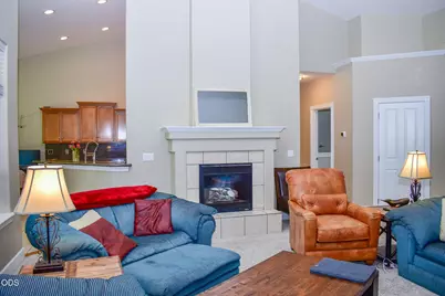 94 Skyhawk Drive, Eagle Point, OR 97524 - Photo 4