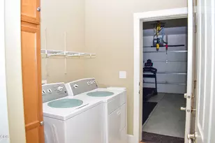 94 Skyhawk Dr, Eagle Point, OR 97524 - Photo 10