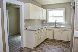 515 N Riverside Ave, Medford, OR 97501 - Photo 2