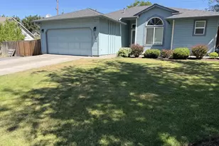 1522 NE Locksley Dr, Bend, OR 97701 - Photo 2