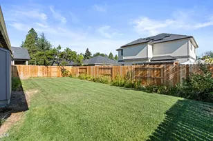 908 Archer Dr, Medford, OR 97501 - Photo 16